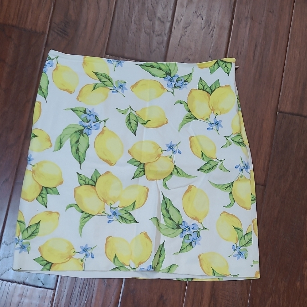 Talbots White Lined Pencil Skirt with Yellow & Green Lemon Design size 6 PETITE